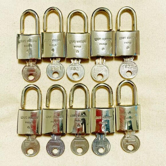LOUIS VUITTON LV 10 SET PADLOCK KEY CHARM CADENA GOLD-PLATED FRANCE 01PDA114